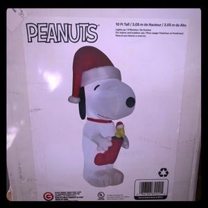 Snoopy lawn blow up. BNWT